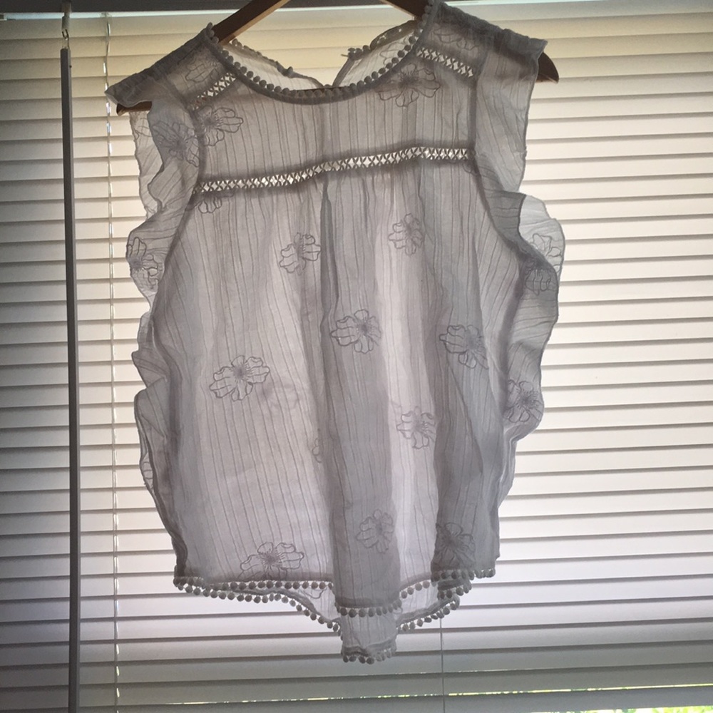 Super cute ruffled white tank top blouse!